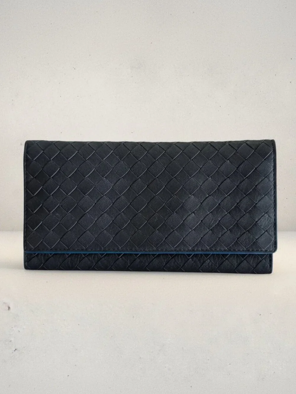 Bottega Veneta Black Nappa Intrecciato Long Flap Wallet – Blue Interior P0229